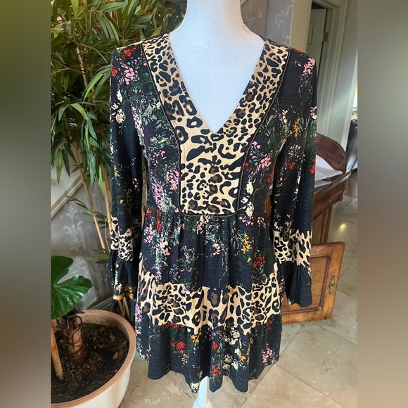 Cupio ladies, long sleeve baby doll style V-neck blouse, NWOT size medium - Picture 11 of 14